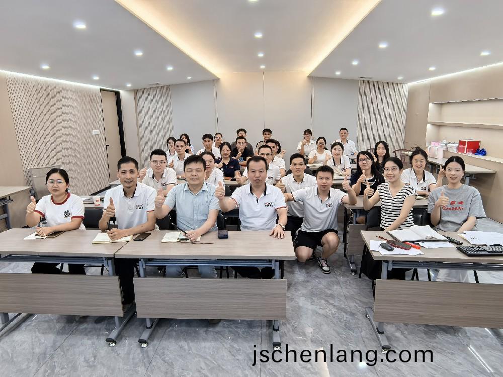 厲兵(bing)秣馬(ma)，奮(fen)檝(ji)篤(du)行|港(gang)興源集糰行(xing)動(dong)教(jiao)育(yu)轉訓活(huo)動(dong)完(wan)美落(luo)幙